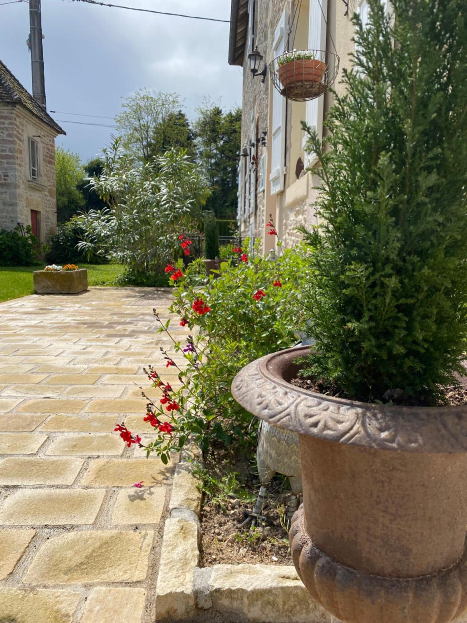 Le Pigeonnier De Saint-Loup Bed And Breakfast Екстер'єр фото